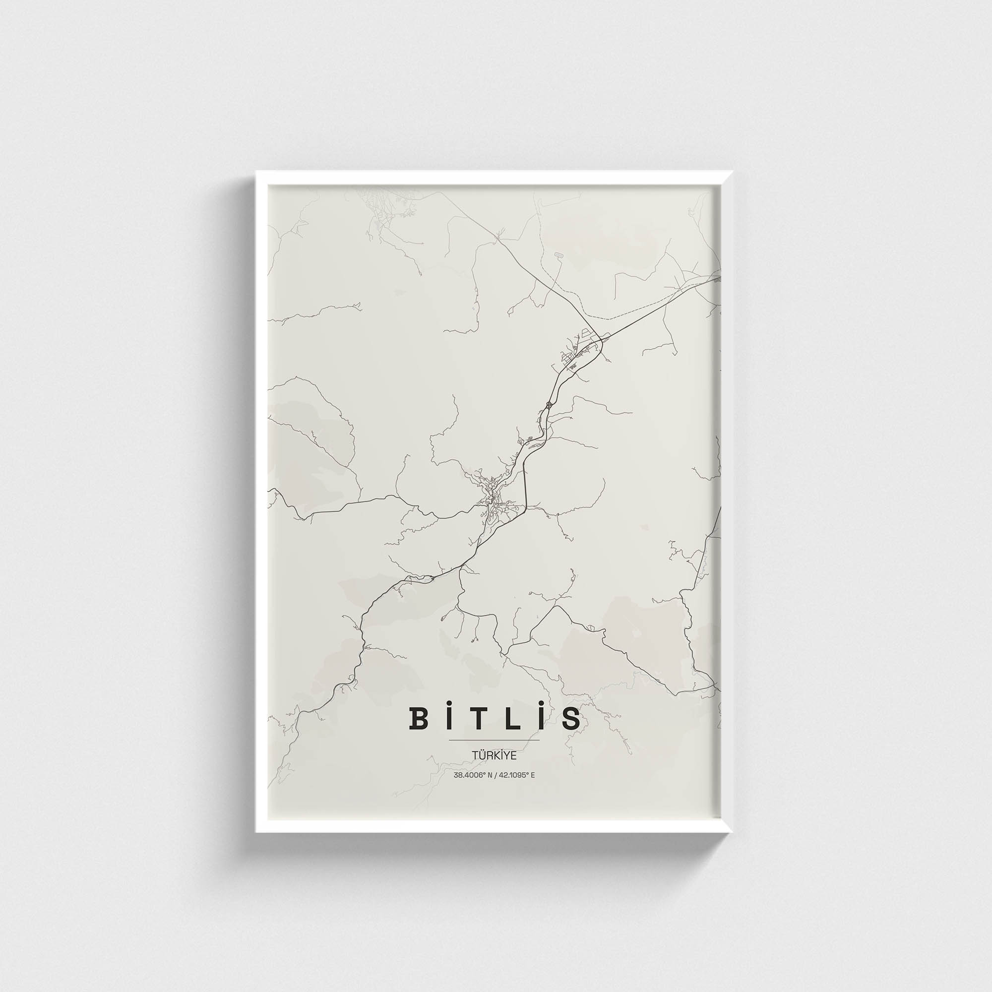Beyaz çerçeveli Bitlis şehir haritası posteri, minimalist duvar dekorasyonu.