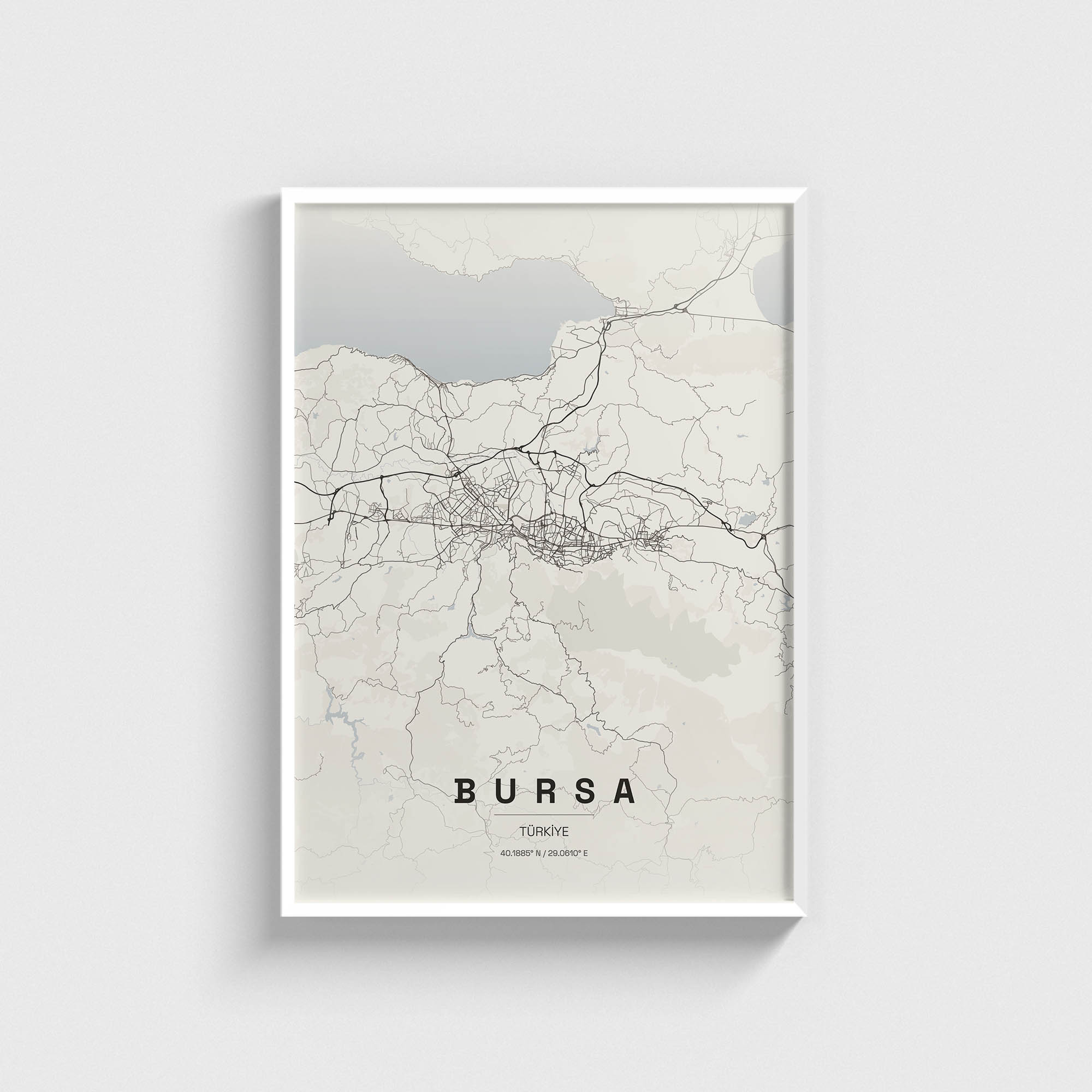 Beyaz çerçeveli Bursa şehir haritası posteri, minimalist dekorasyon için modern duvar tablosu.
