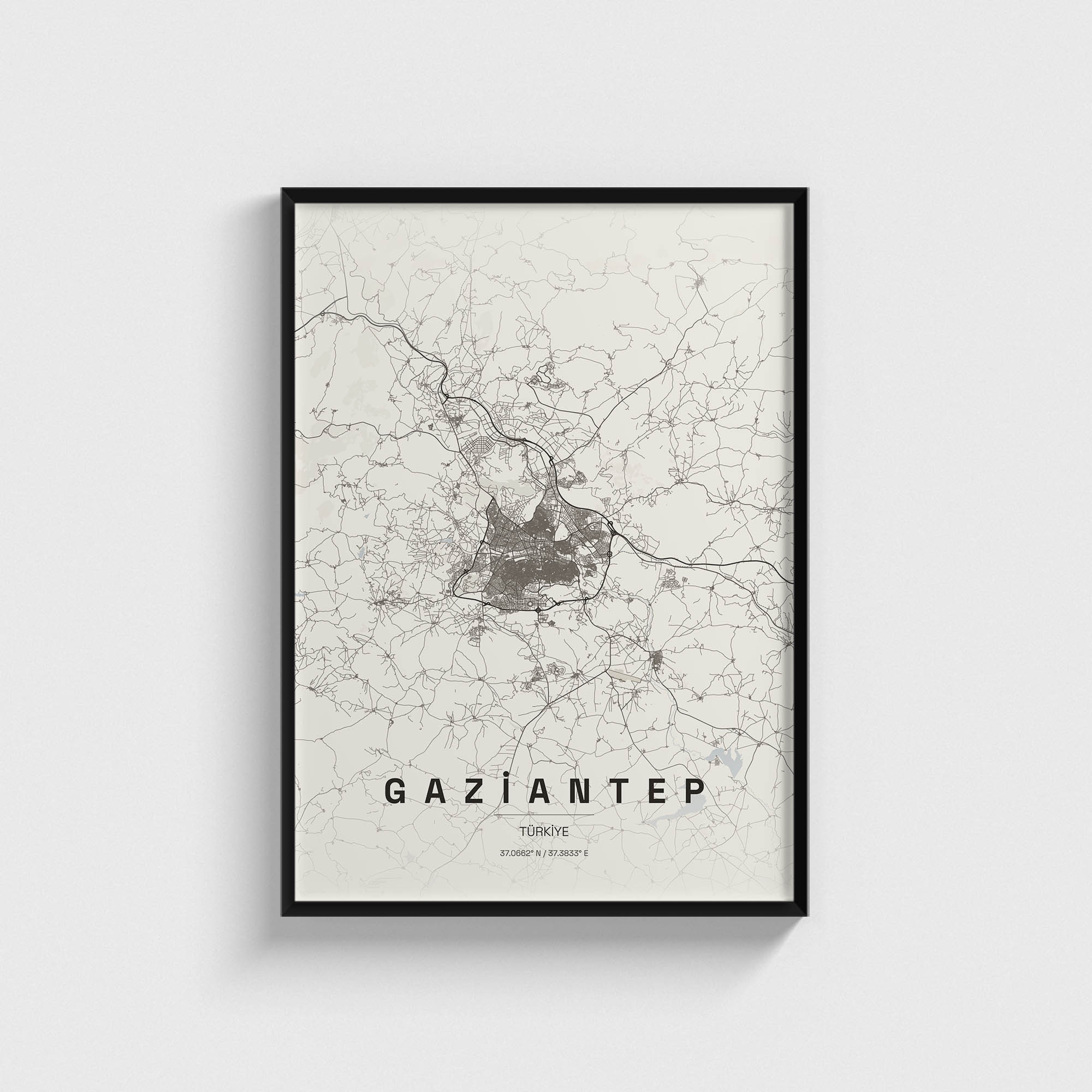 Siyah çerçeveli Gaziantep şehir haritası posteri, modern minimalist duvar dekorasyonu.