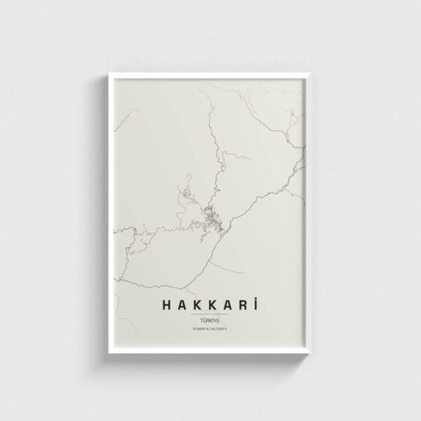 Beyaz çerçeveli Hakkari şehir haritası posteri, minimalist duvar dekorasyonu.