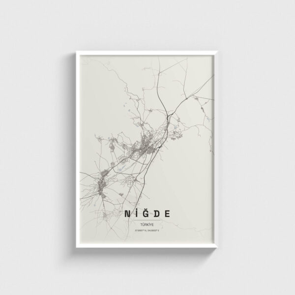 Beyaz çerçeveli Niğde şehir haritası posteri, minimalist duvar dekorasyonu.