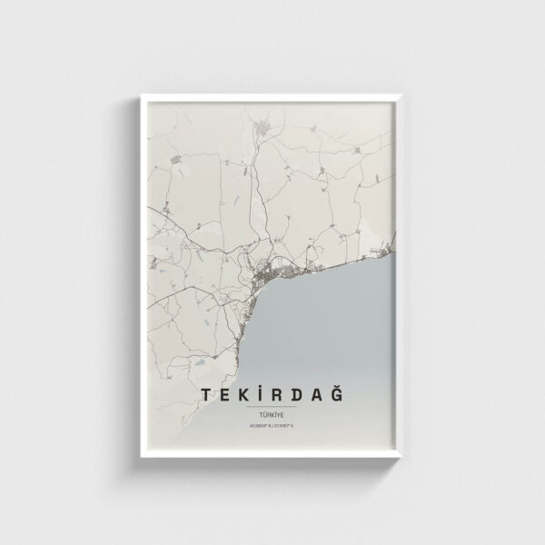 Beyaz çerçeveli Tekirdağ şehir haritası posteri, minimalist duvar dekorasyonu.