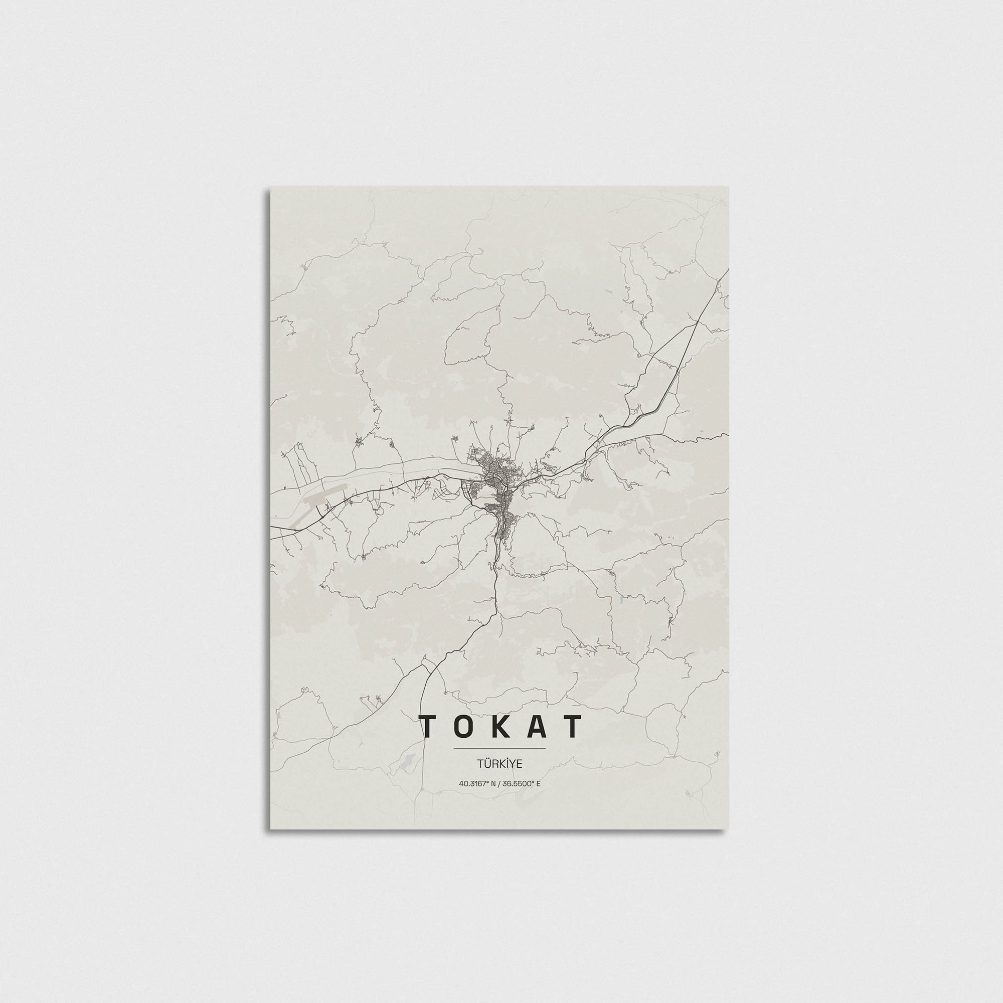 Minimalist tasarımlı Tokat şehir haritası posteri, modern duvar dekorasyonu için şık ve estetik bir tablo seçeneği.