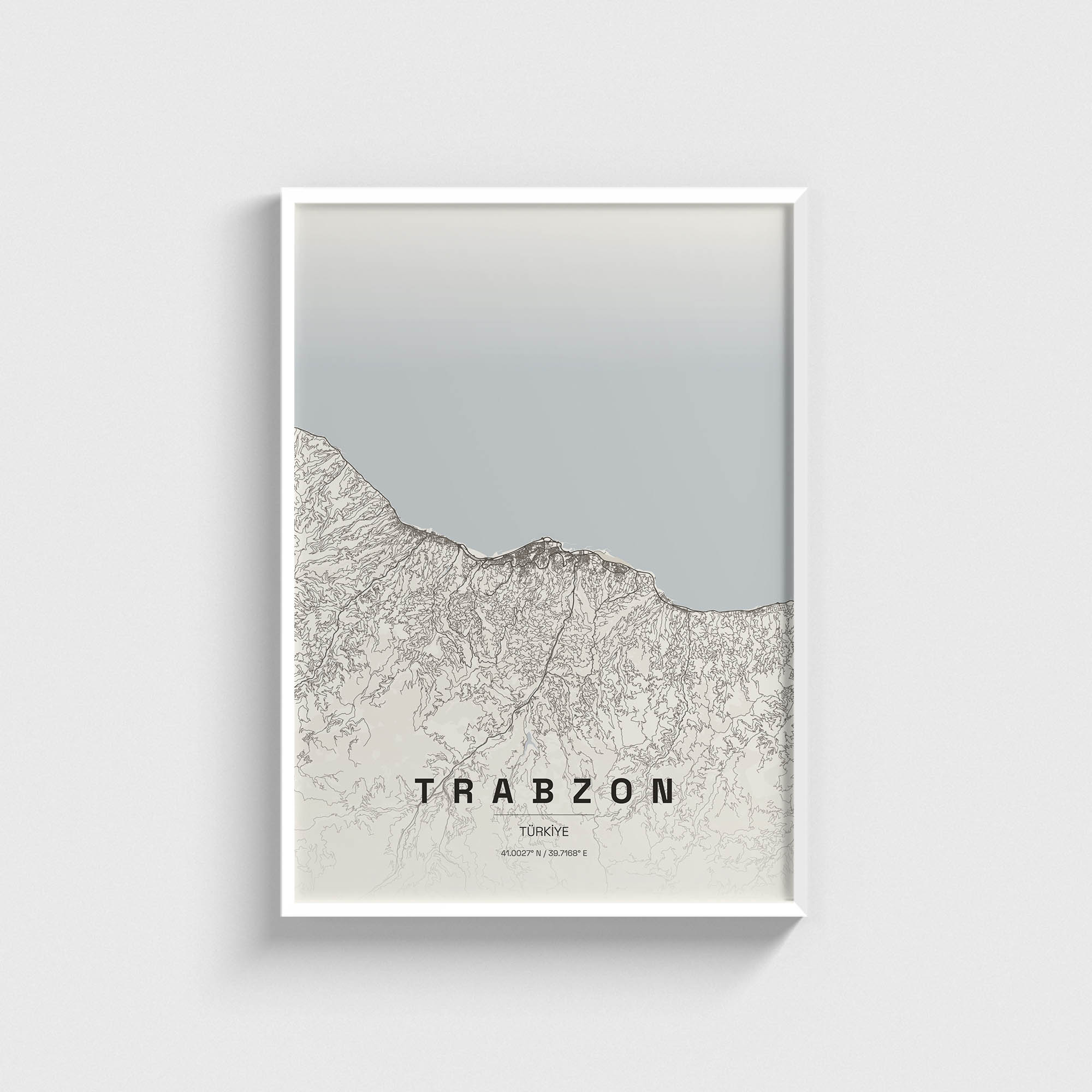 Beyaz çerçeveli Trabzon şehir haritası posteri, minimalist duvar dekorasyonu.