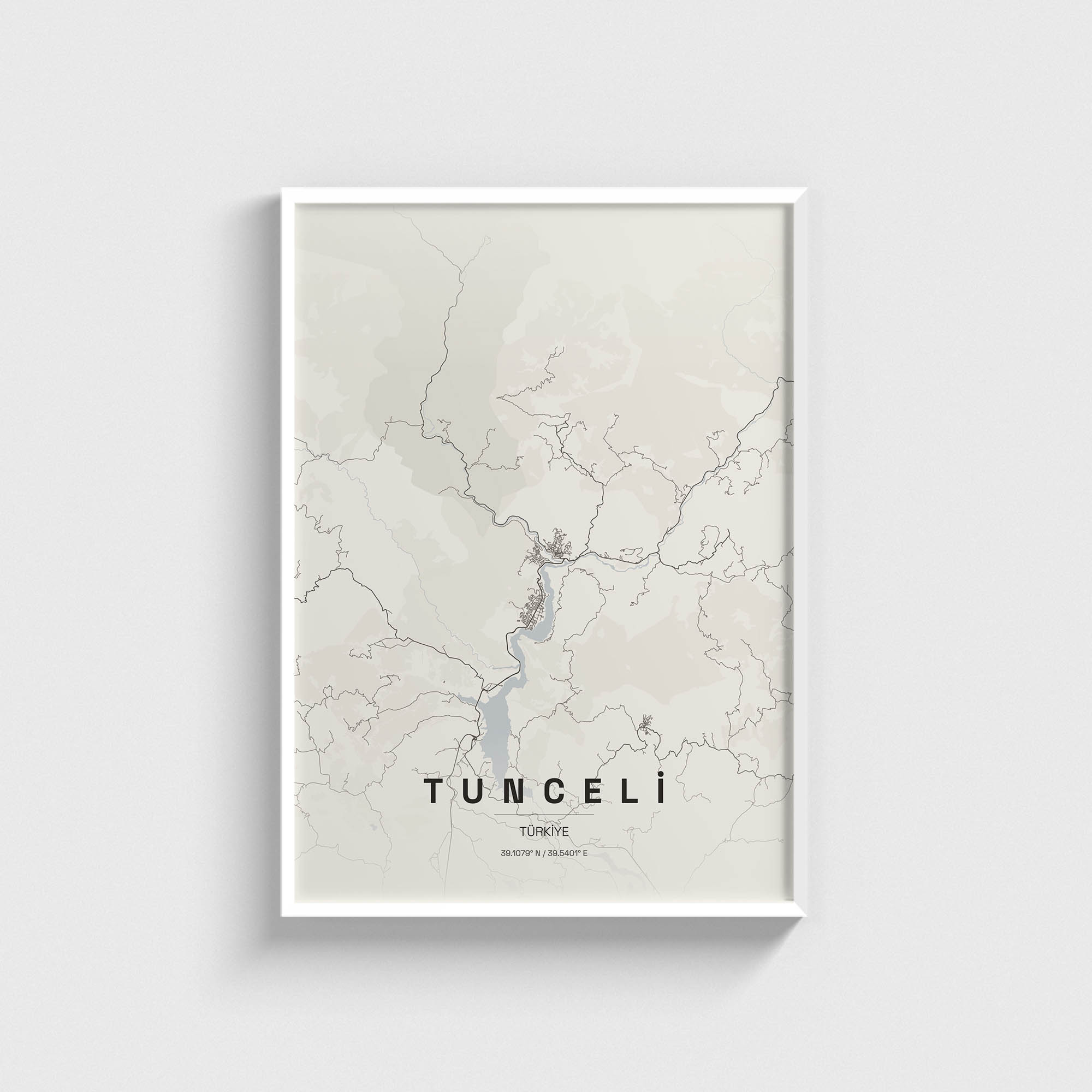 Beyaz çerçeveli Tunceli şehir haritası posteri, minimalist duvar dekorasyonu.