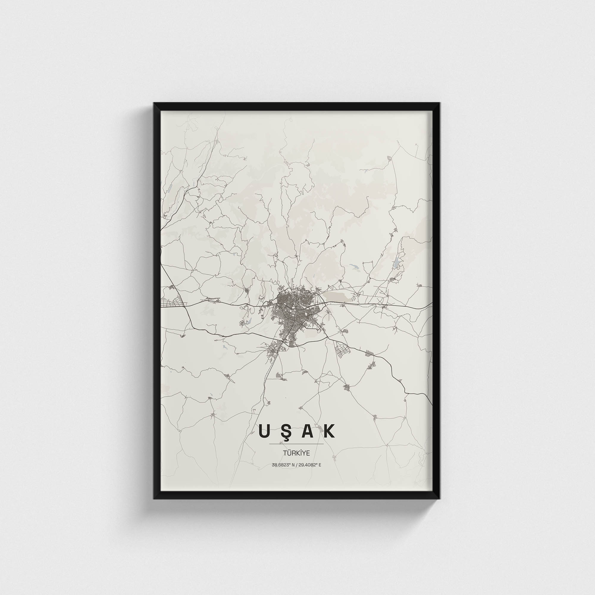 Siyah çerçeveli Uşak şehir haritası posteri, minimalist duvar dekorasyonu.