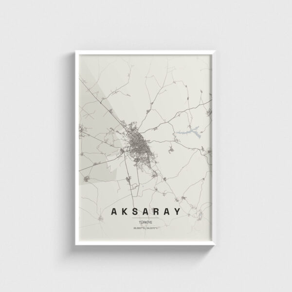 Beyaz çerçeveli Aksaray şehir haritası posteri, modern duvar dekorasyonu için minimalist tasarım.