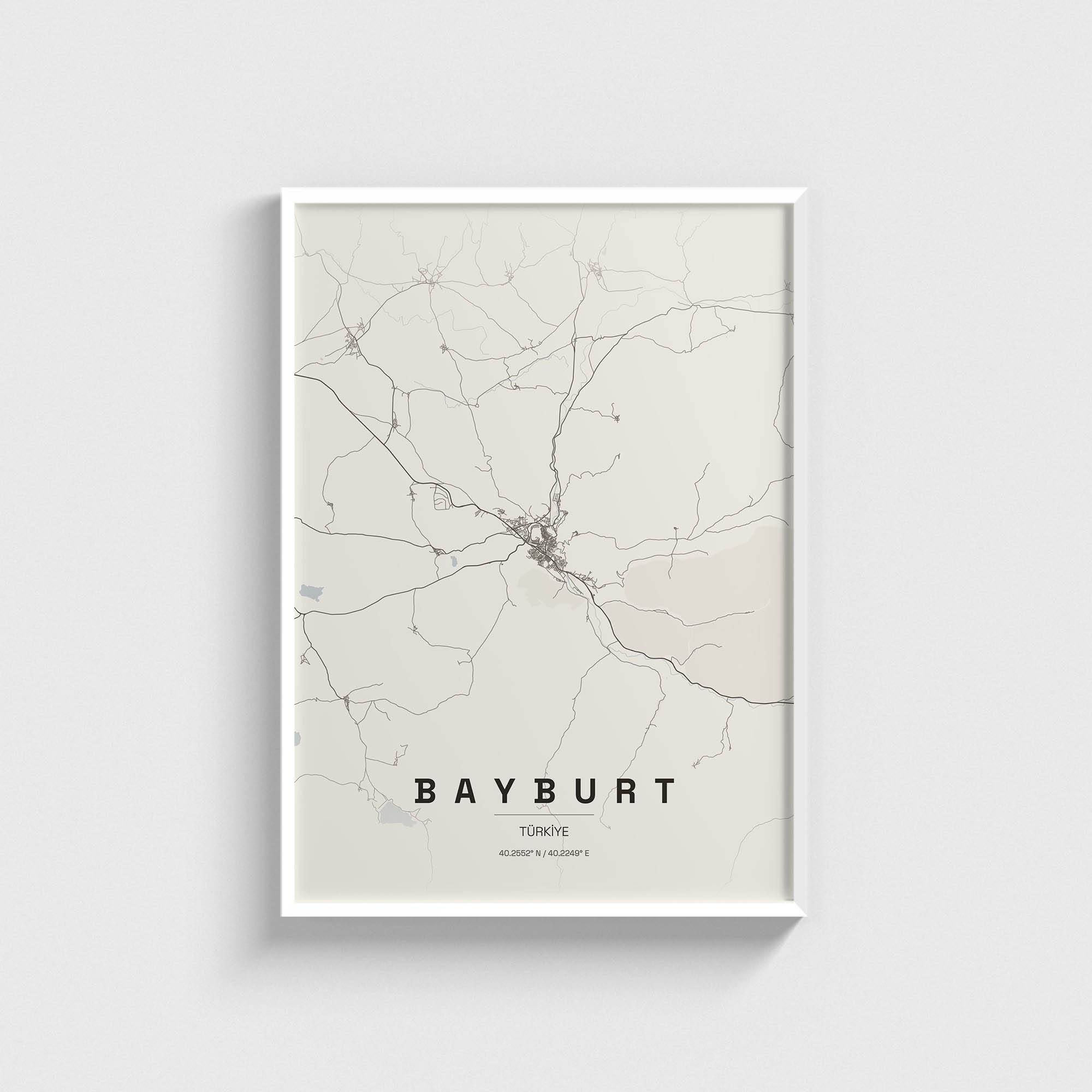 Beyaz çerçeveli Bayburt şehir haritası posteri, minimalist duvar dekorasyonu.