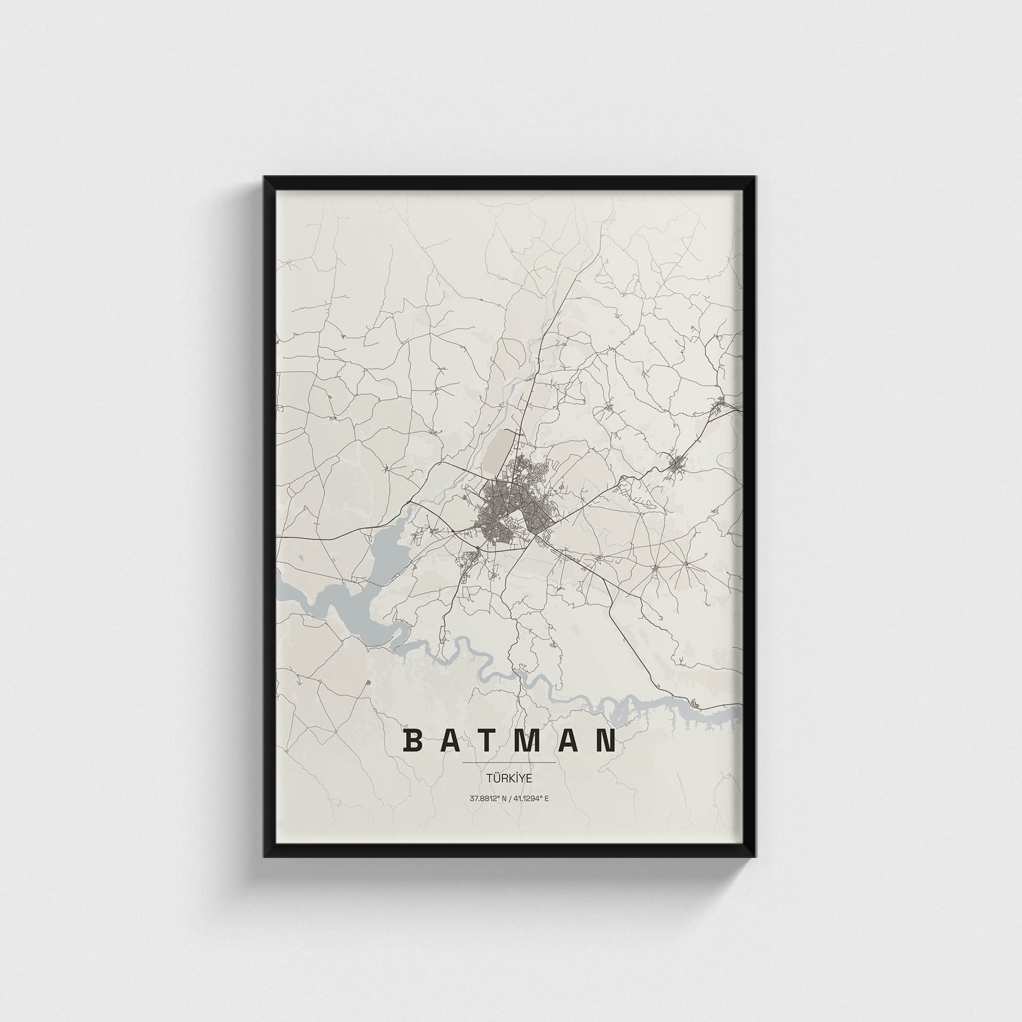Siyah çerçeveli Batman, Türkiye şehir haritası posteri, minimalist duvar dekorasyonu.