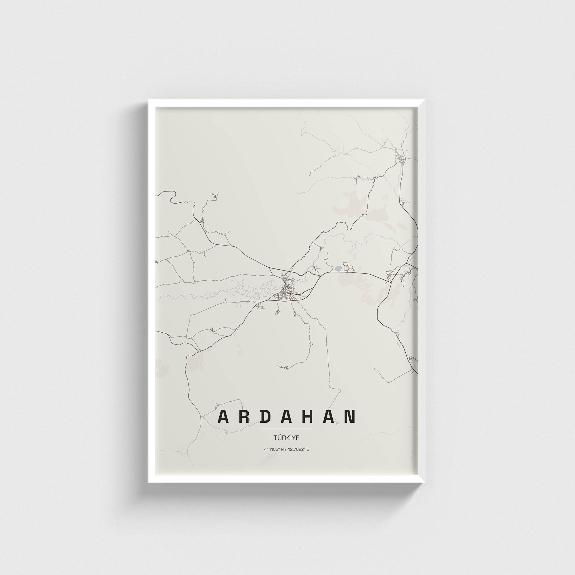 Beyaz çerçeveli Ardahan şehir haritası posteri, minimalist duvar dekorasyonu.