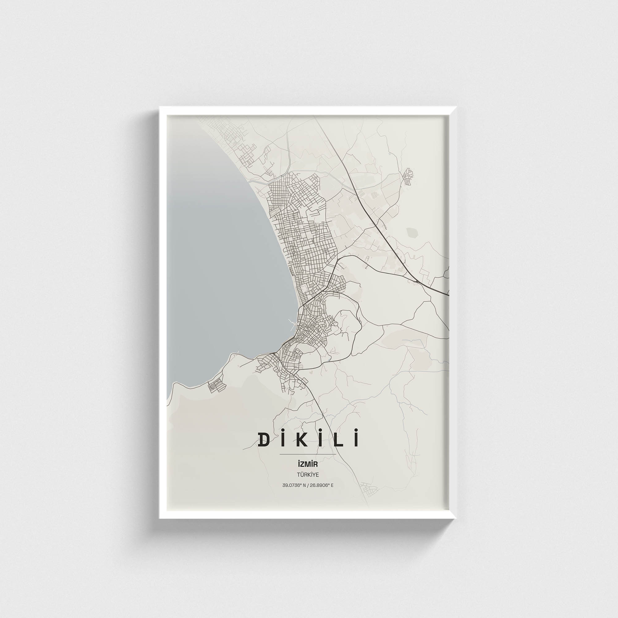 Beyaz çerçeveli, Dikili, İzmir haritası içeren minimalist dekoratif duvar tablosu.