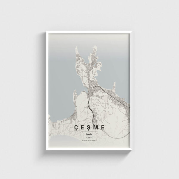 Beyaz çerçeveli Çeşme, İzmir haritası posteri, minimalist duvar dekorasyonu.