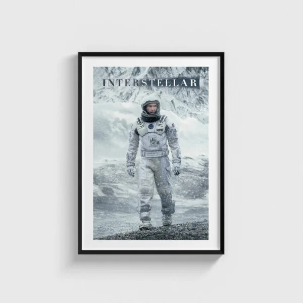 Siyah çerçeveli Interstellar film posteri, modern dekorasyon için şık ve kaliteli duvar tablosu.