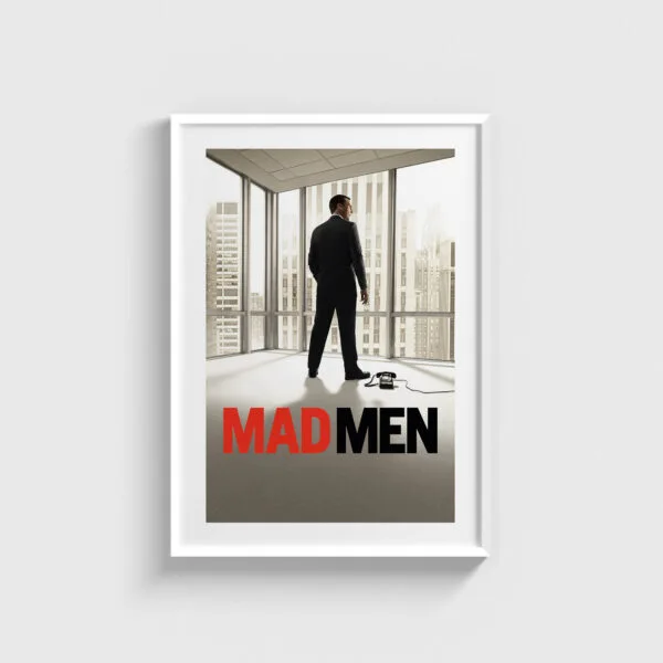 Beyaz çerçeveli Mad Men dizi posteri, ofis manzaralı Don Draper görseli içeren şık duvar tablosu.