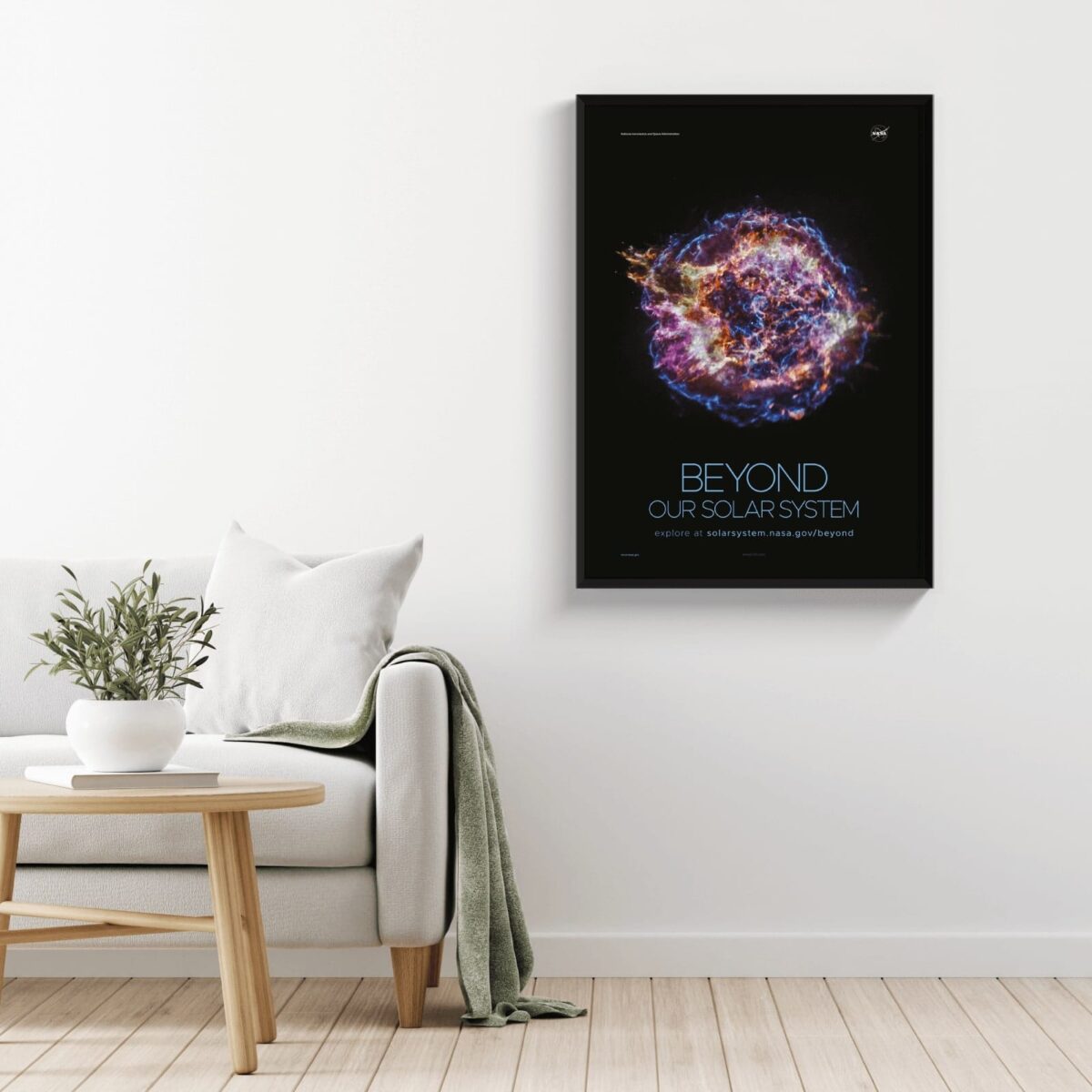 NASA - Beyond Our Solar System v2 uzay posteri, çerçeveli tablo oda görünümü