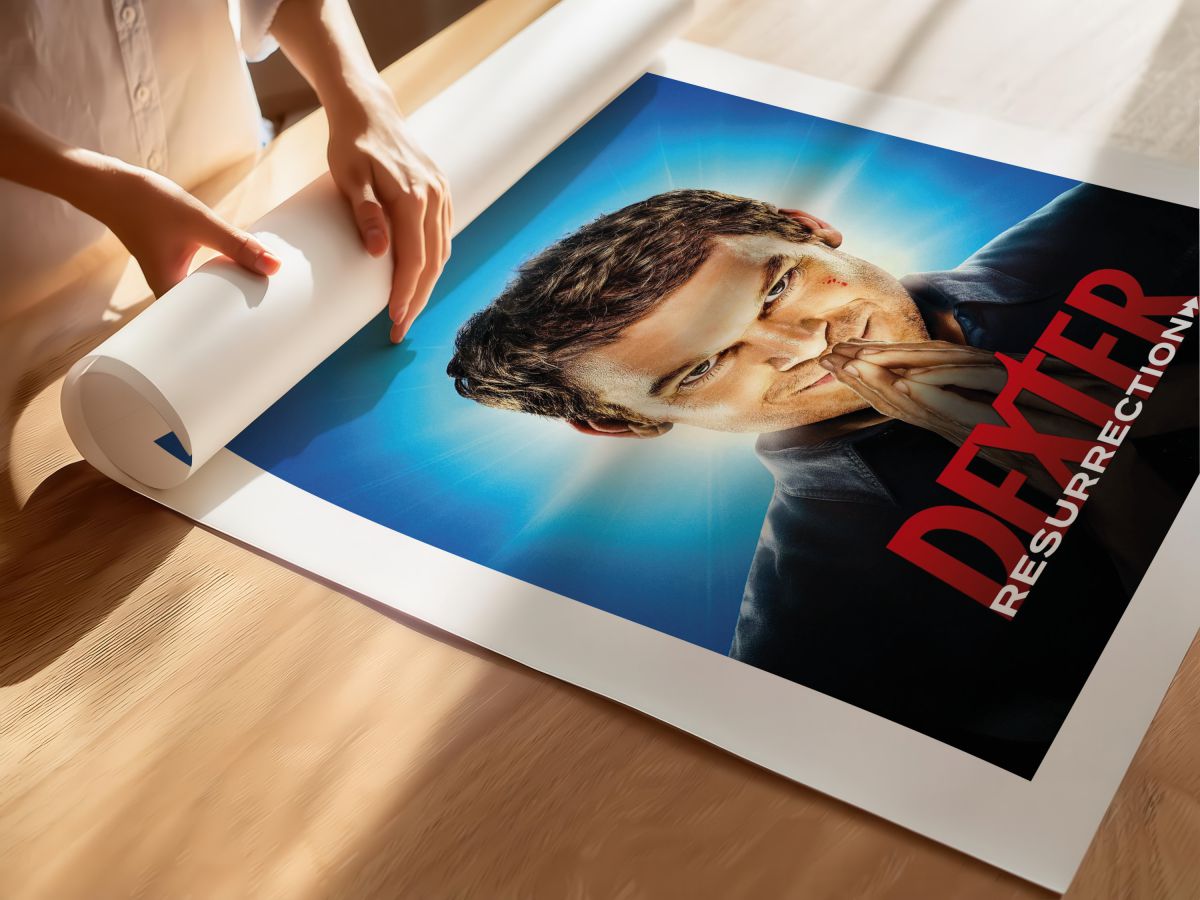 Dexter Resurrection Dizi Posteri – Gülümseyen Karakter Tasarımı, rulo yapılmış çerçevesiz poster