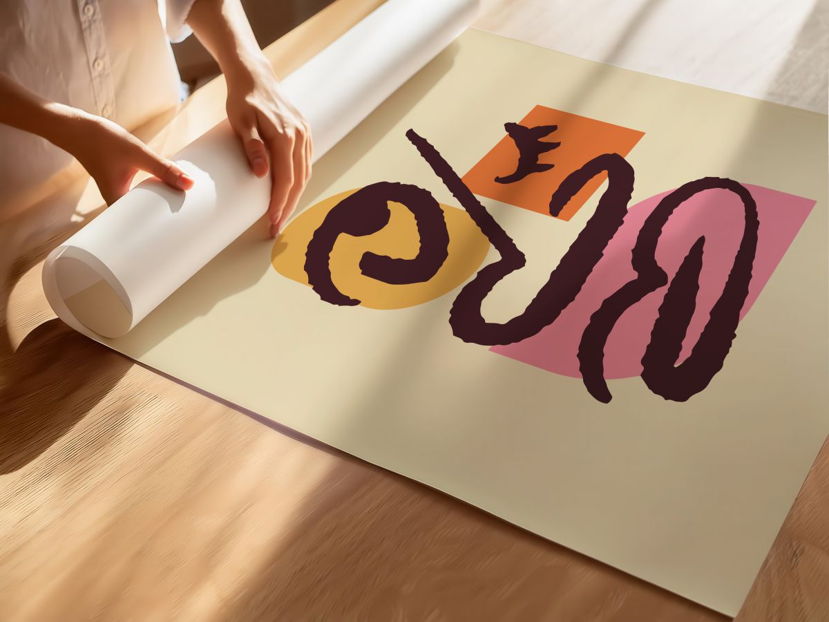 Hardal Zeminde Pembe Yüz, rulo yapılmış çerçevesiz poster