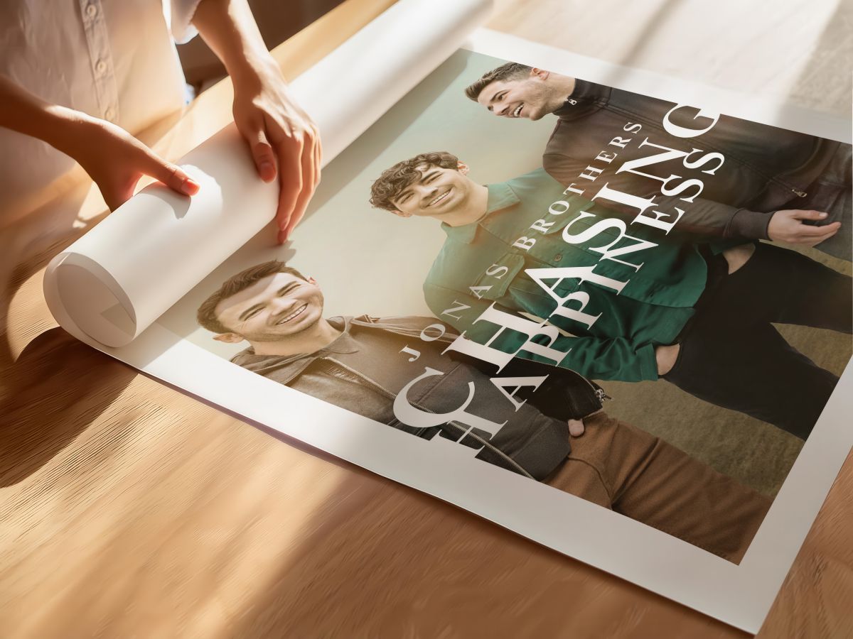 Chasing Happiness (2019) Film Posteri, rulo yapılmış çerçevesiz poster