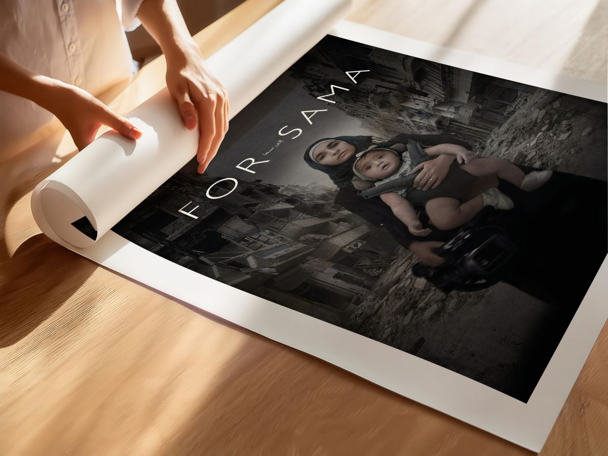 For Sama (2019) Film Posteri, rulo yapılmış çerçevesiz poster