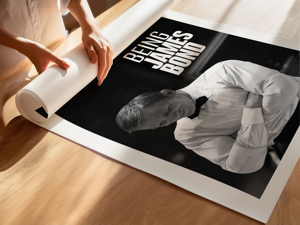 Being James Bond (2021) Film Posteri, rulo yapılmış çerçevesiz poster