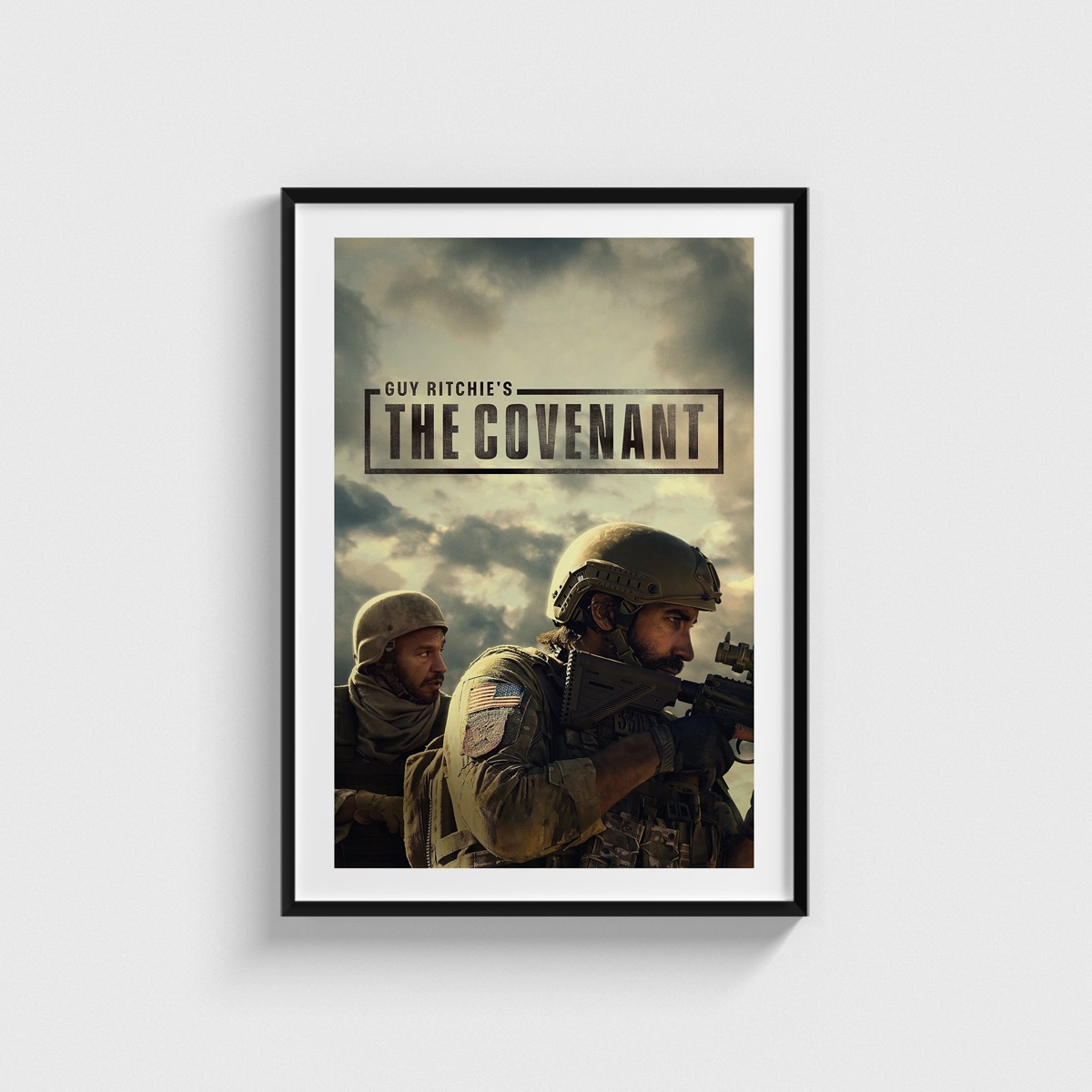 Guy Ritchie's The Covenant film posteri, siyah çerçeveli tablo