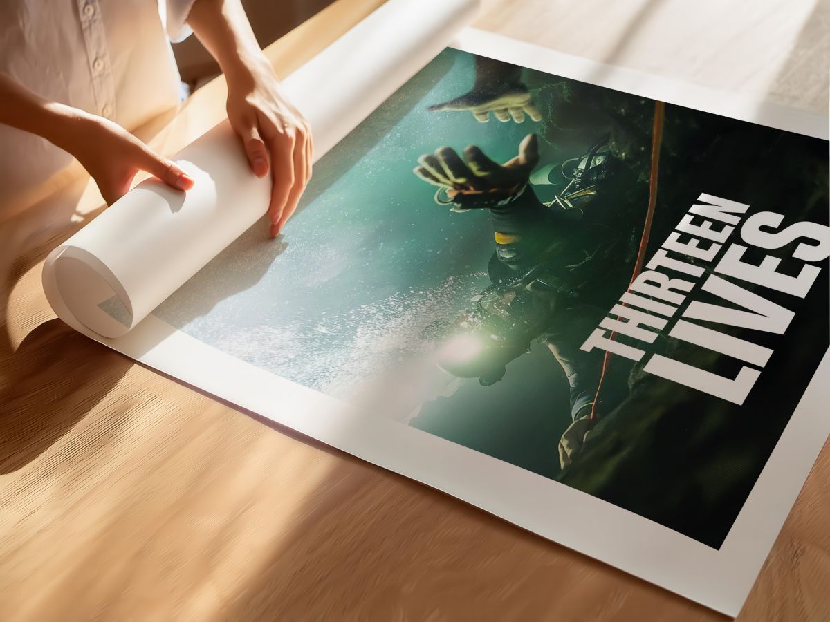 Thirteen Lives (2022) Film Posteri, rulo yapılmış çerçevesiz poster