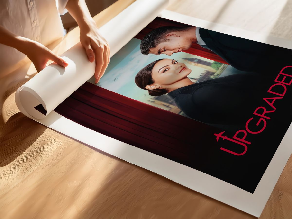 Upgraded (2024) Film Posteri, rulo yapılmış çerçevesiz poster