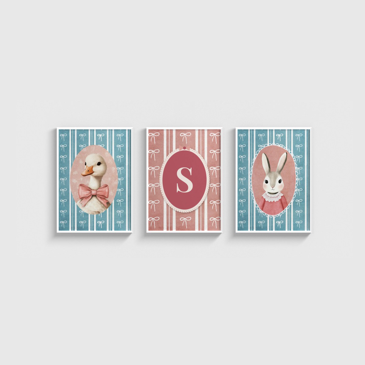 Bordürlü Ördek ve Tavşan Harfli Üçlü Çocuk ve Bebek Odası Poster Seti, beyaz çerçeveli bebek odası tablo seti