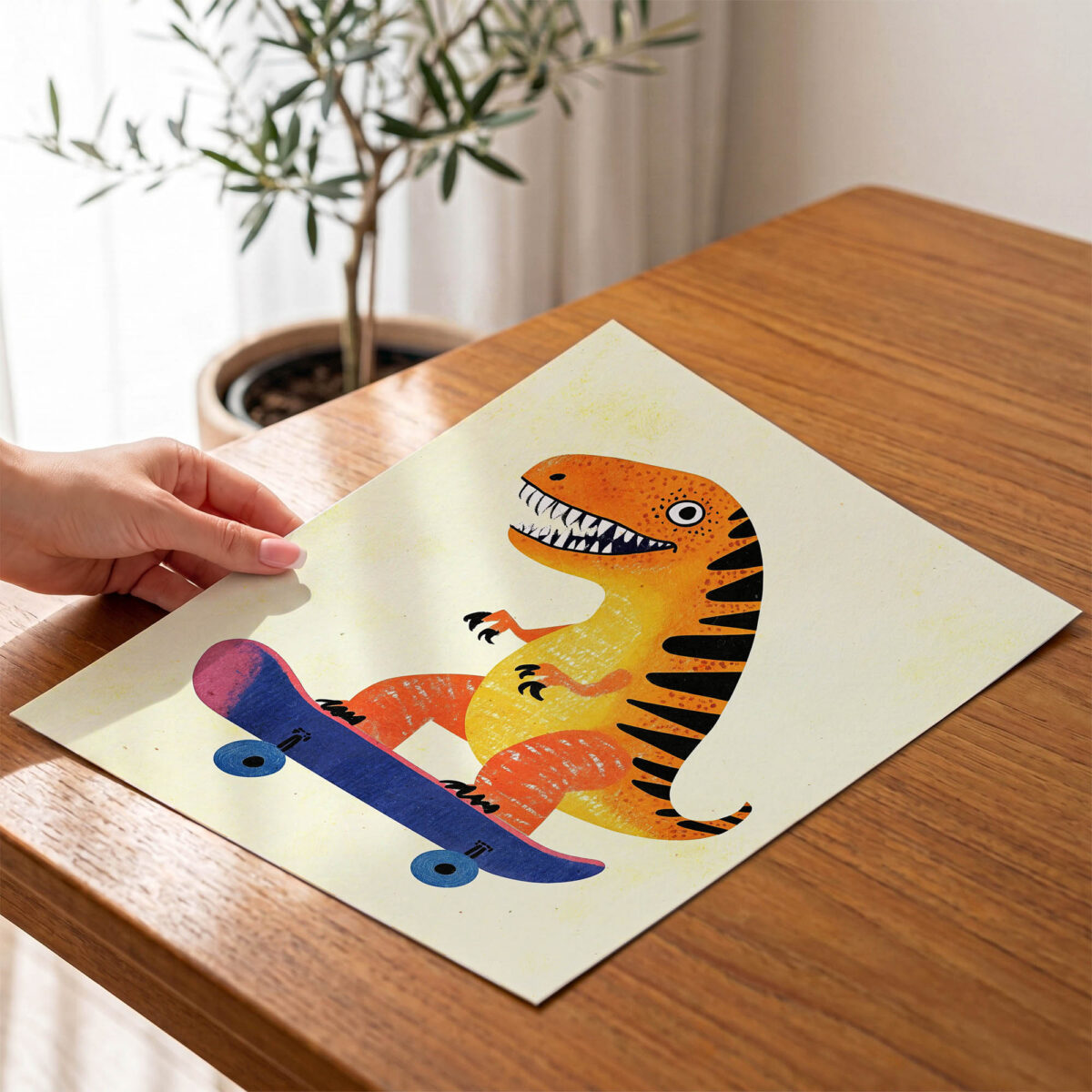 Kaykay Yapan Dinozor çocuk odası posteri, çerçevesiz poster el detayı
